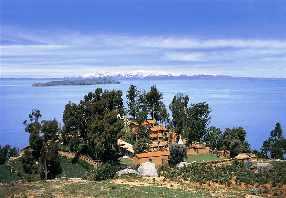 From Puno to La Paz: Sun Island Puno-Lake Titicaca-La Paz: 2 Days